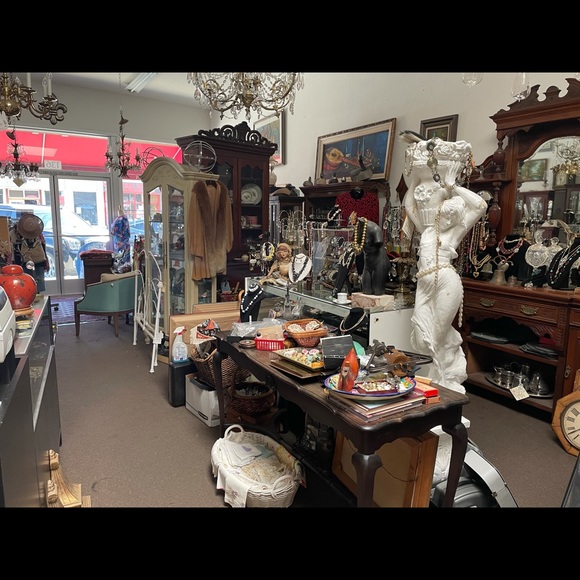 5lb Surprise Vintage GLAMOUR Box - Bday?! - Picture 15 of 15